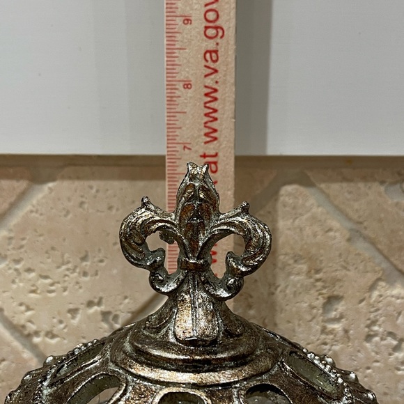 Vintage filigree crackled glass vanity jar. - Picture 5 of 9